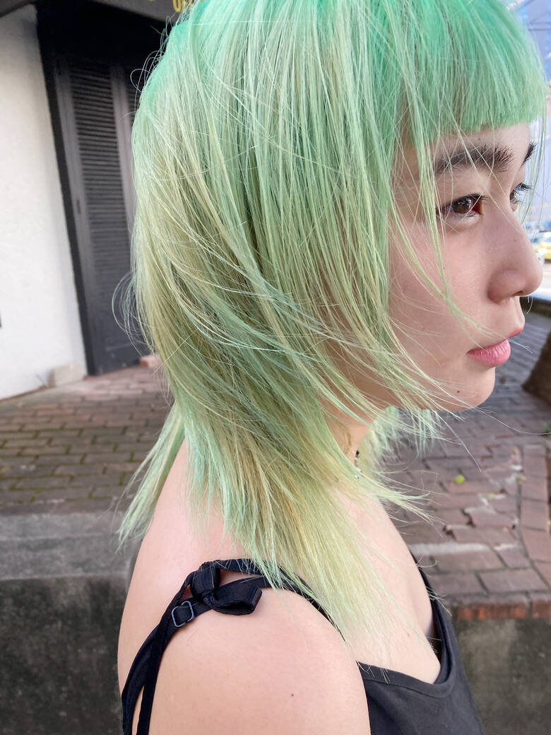 ホワイトブリーチ ミディアム グリーン エメラルドグリーンカラー C Crew 内山 俊平 C Crew Hair