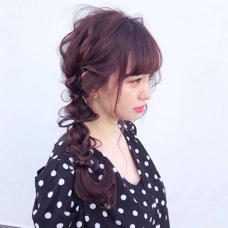 ガーリー 編み込み ロング 簡単ヘアアレンジ Maison De Sisi Hii De Hair ガーリー 編み込み ロング 簡単ヘアアレンジ Maison De Sisi Hii De Hair