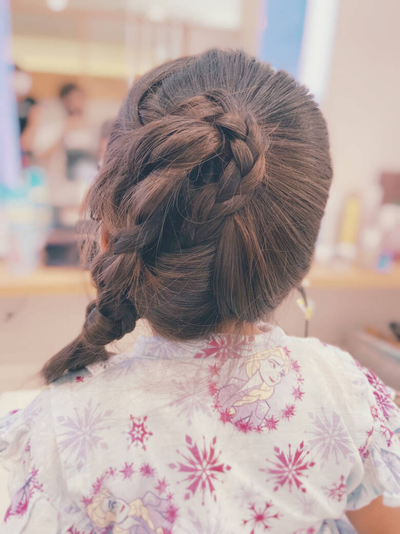 キッズ ナチュラル 女の子 お団子アレンジ Element Aqua 佐藤 浩 Element Aqua代表 5052 Hair キッズ ナチュラル 女の子 お団子アレンジ Element Aqua 佐藤 浩 Element Aqua代表 5052 Hair