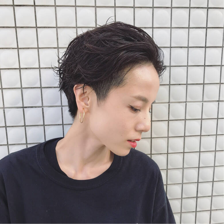 大人かわいい 黒髪 パーマ ショート Log 馬橋達佳 Hair