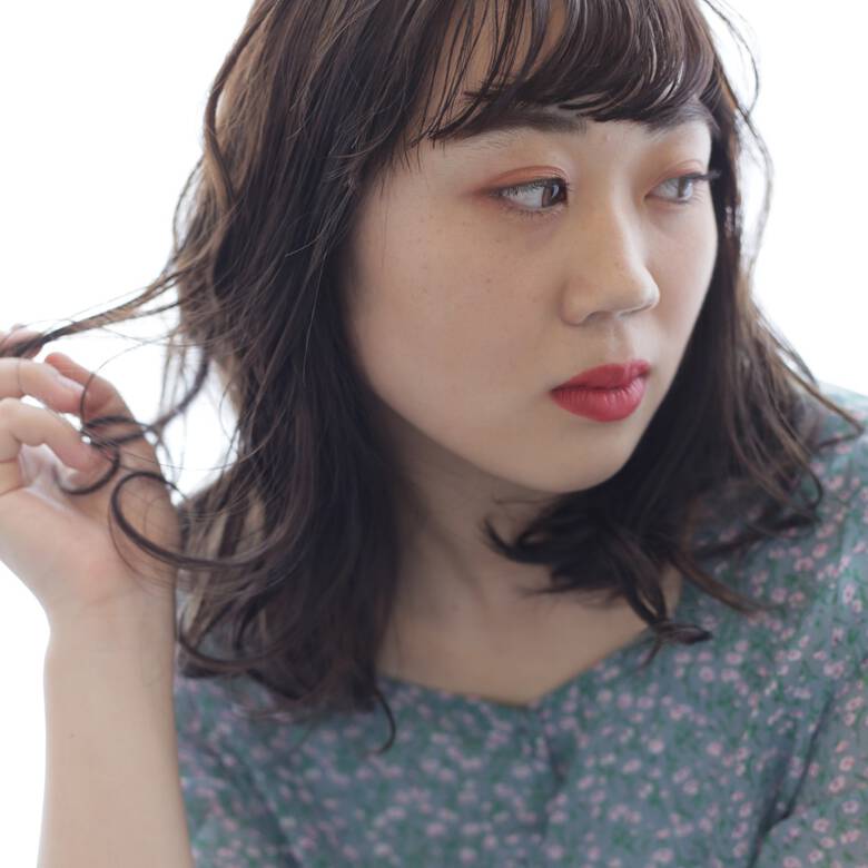 大人かわいい ナチュラル ウェーブ セミロング Holic Saori Katsuki Hair
