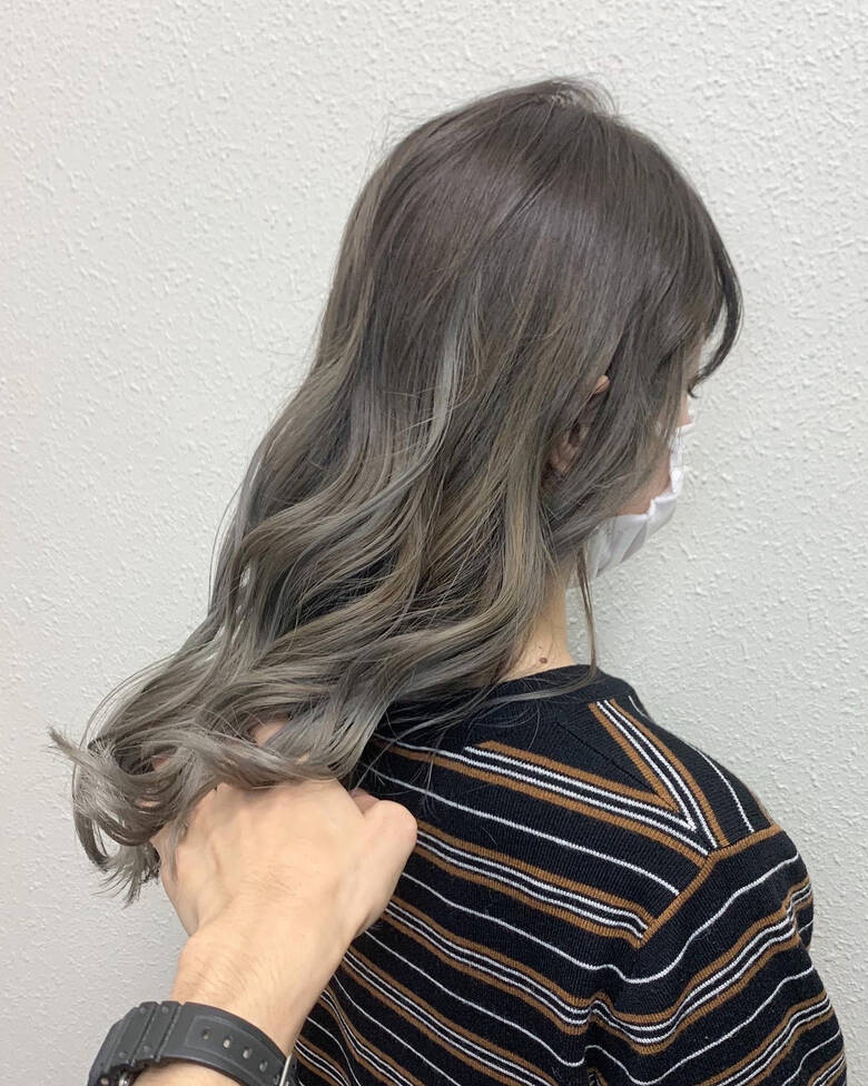 バレイヤージュ シルバーアッシュ ロング ミルクティーベージュ Aurum 下北沢 神戸 孝哉 Aurum下北沢 Hair バレイヤージュ シルバーアッシュ ロング ミルクティーベージュ Aurum 下北沢 神戸 孝哉 Aurum下北沢 Hair
