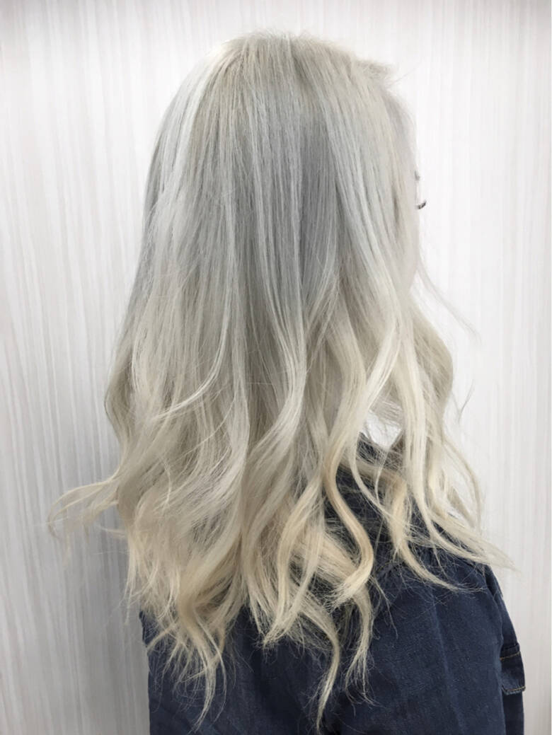 ハイトーン グレージュ ハイライト モード Lily オオフサ ユウ Hair