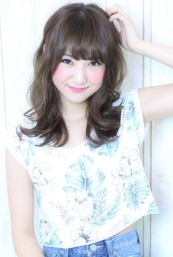 フォワード巻きとリバース巻き セミロングの巻き髪の基本 Hair