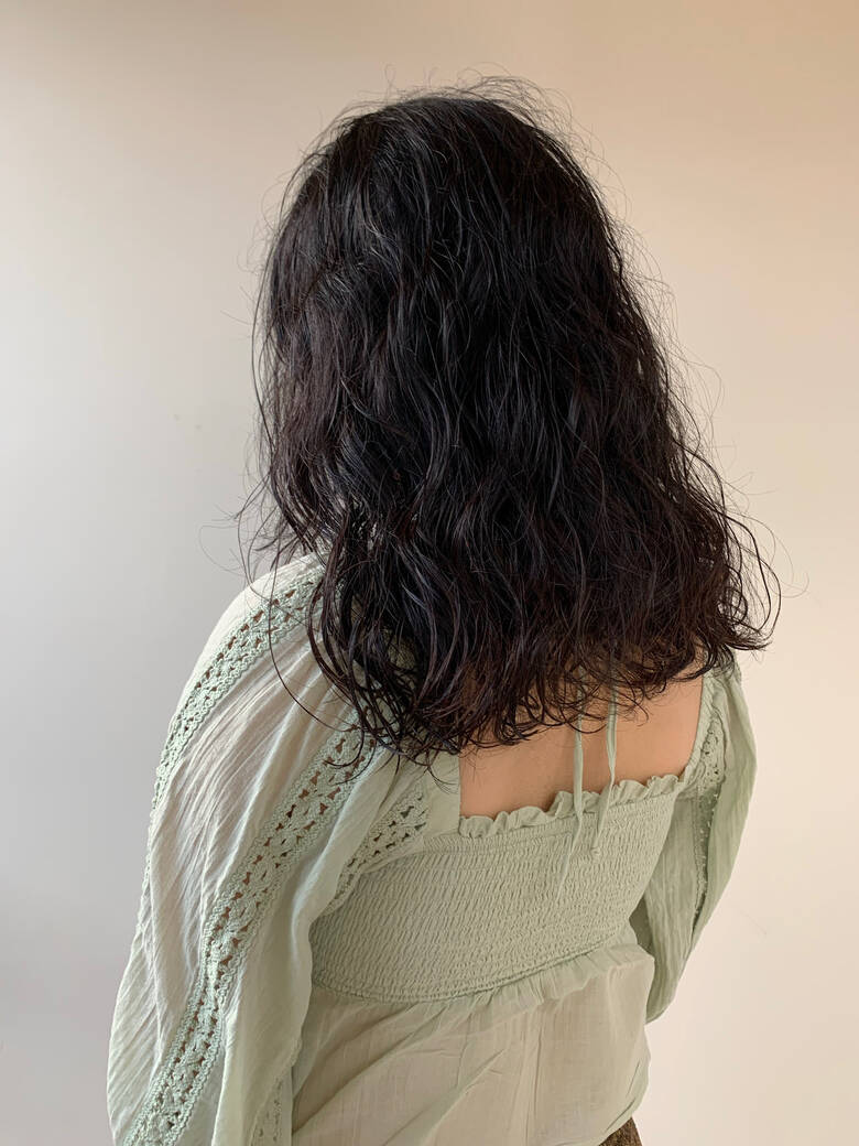 面長 パーマ セミロング スパイラルパーマ Nui Hikaru Hair
