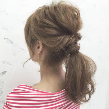 手抜きに見えない ひとつ結びヘアアレンジのコツ Hair