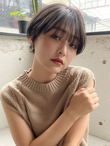 黒髪ベリーショートで圧倒的オーラを放つ おしゃれな魅力を解説 Hair