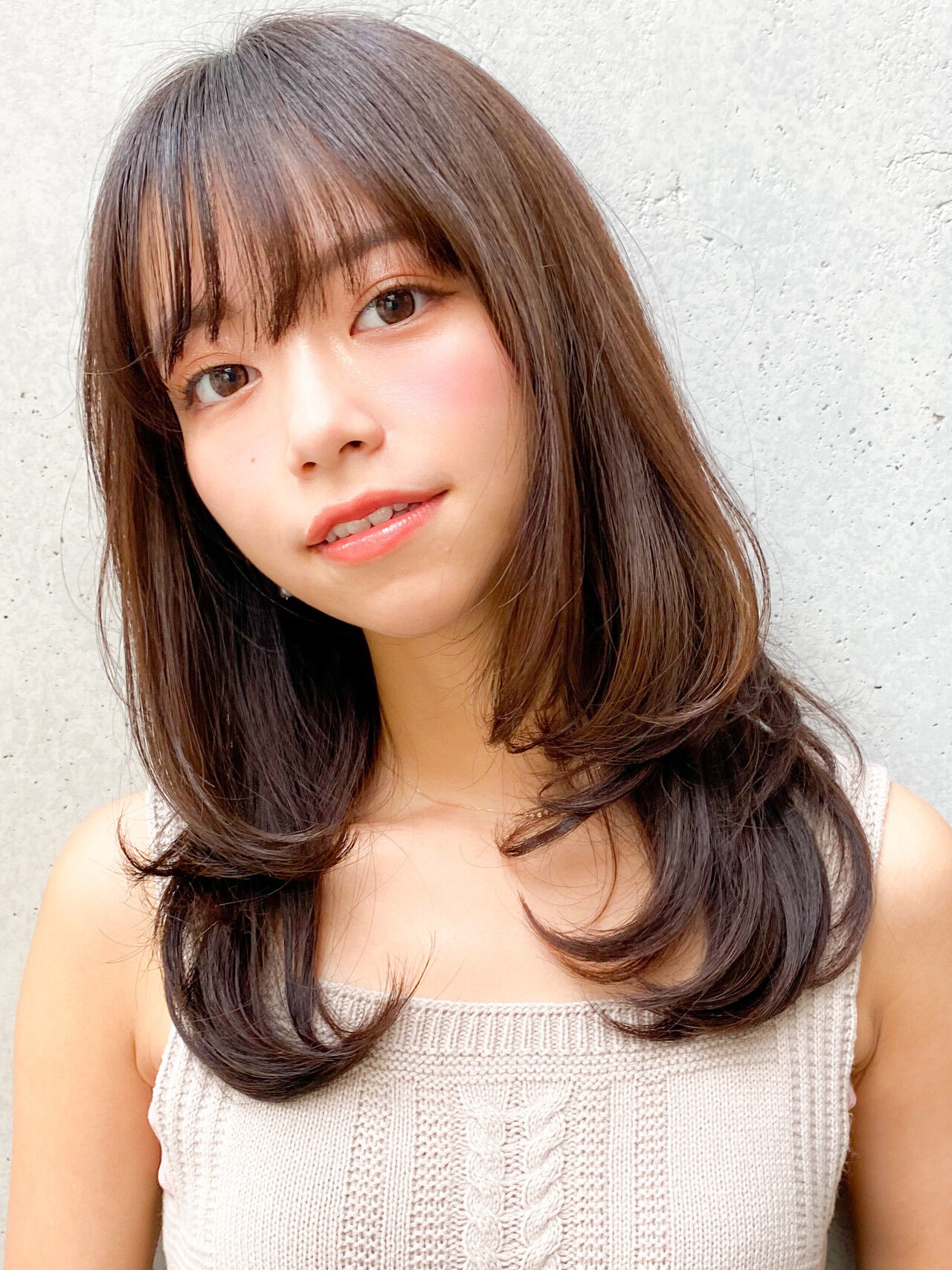 【ベース顔さん】レイヤーカットで全体にエアリー感をプラス 原田 実茄のヘアカタログ | Agnos 青山