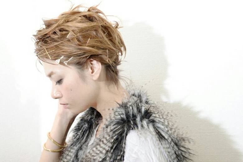 簡単ヘアアレンジ ヘアアレンジ ヘアアクセ ショート Vicca 青山 髪質改善 ゼロアルカリストレート 萩原 翔志也 ストレート指名no 1 Hair