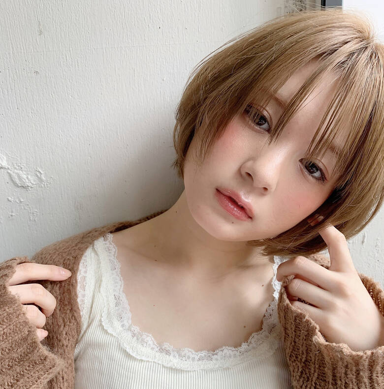 うざバング ショートボブ ブリーチカラー ショートヘア Kyli表参道 Kyli表参道 藤野ちずる Hair