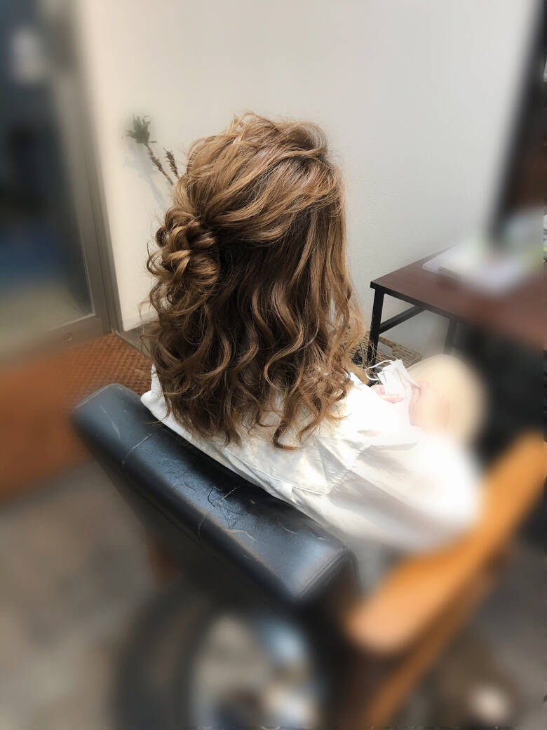 ヘアアレンジ ミディアム ねじり フェミニン Hair Salon Stella Mai Hair