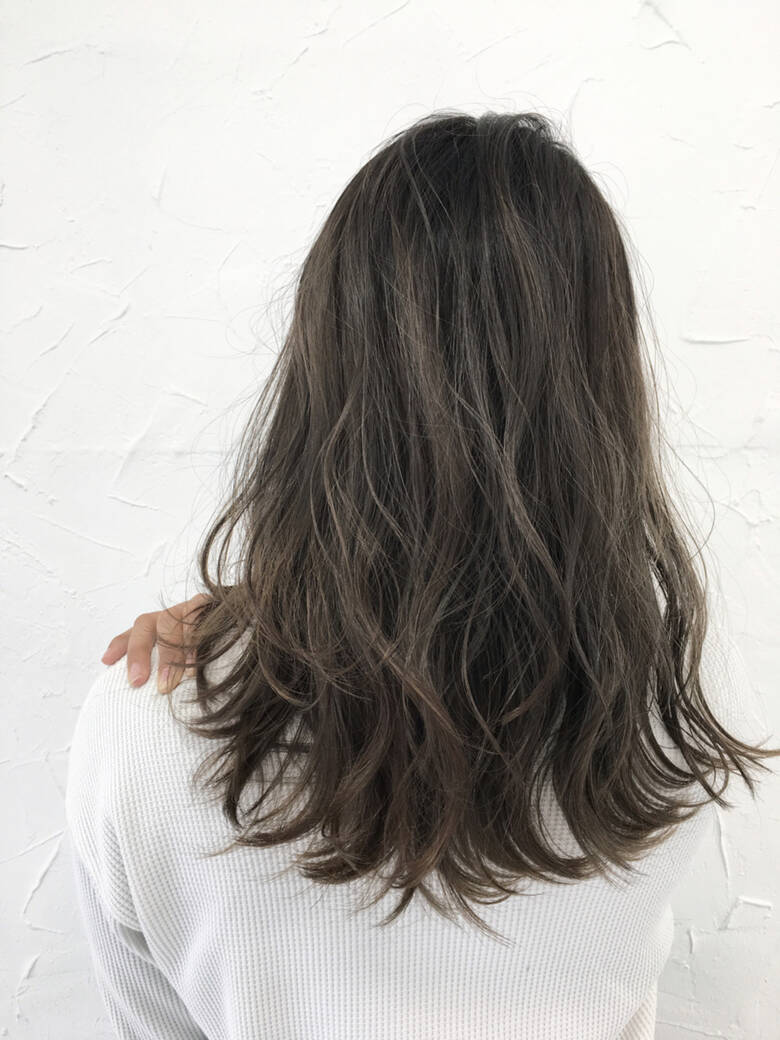 ミディアム アッシュ 外国人風 フェミニン Prize プライズ 表参道店 田中晋也 Hair