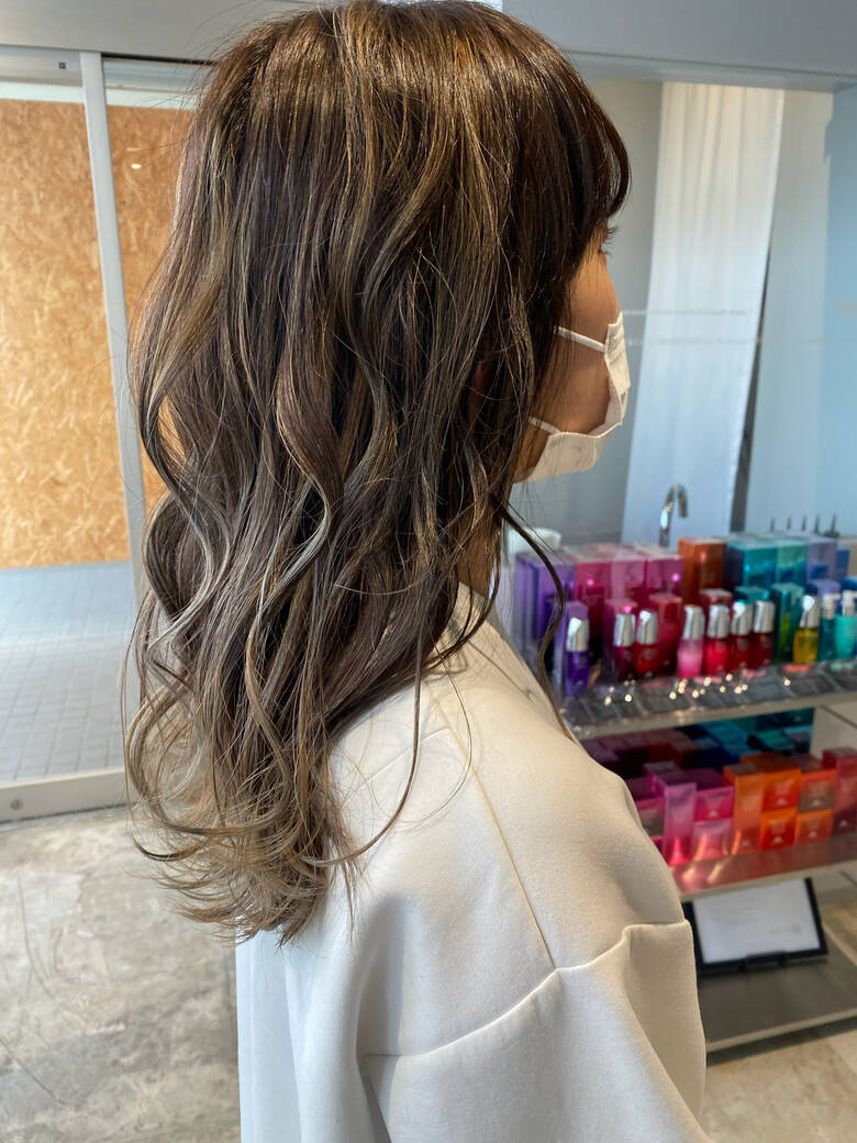 ハイライト ヘアカラー 刈り上げ女子 3dハイライト Be Here Now 松原 秋奈 6370 Hair