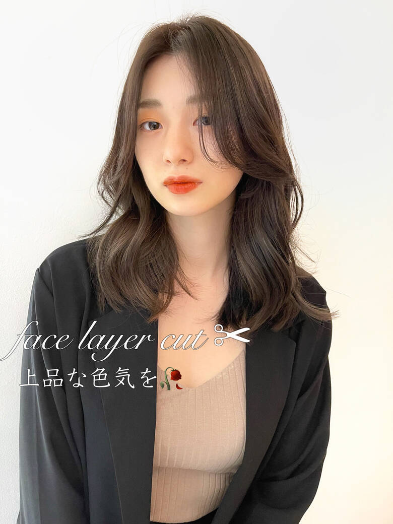 ミディアムヘアー フェミニン アッシュベージュ レイヤーカット Kakimtoarms自由が丘クレオ店 伊藤貴也 Hair