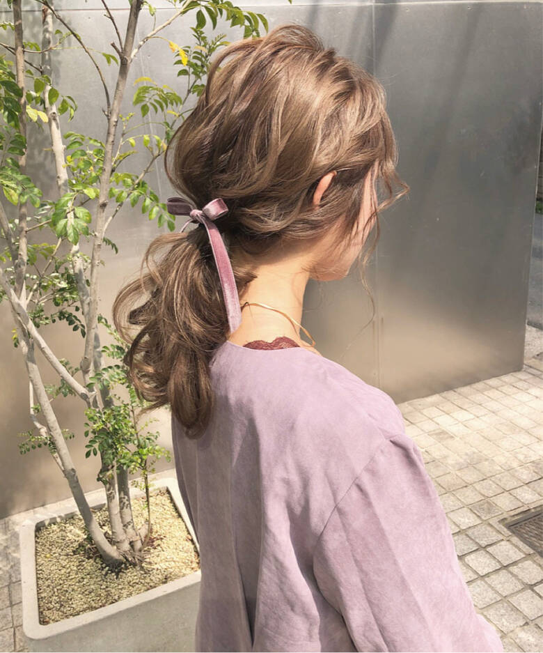 ポニーテール ロング 簡単ヘアアレンジ デート Maison De Sisi Hii De Hair