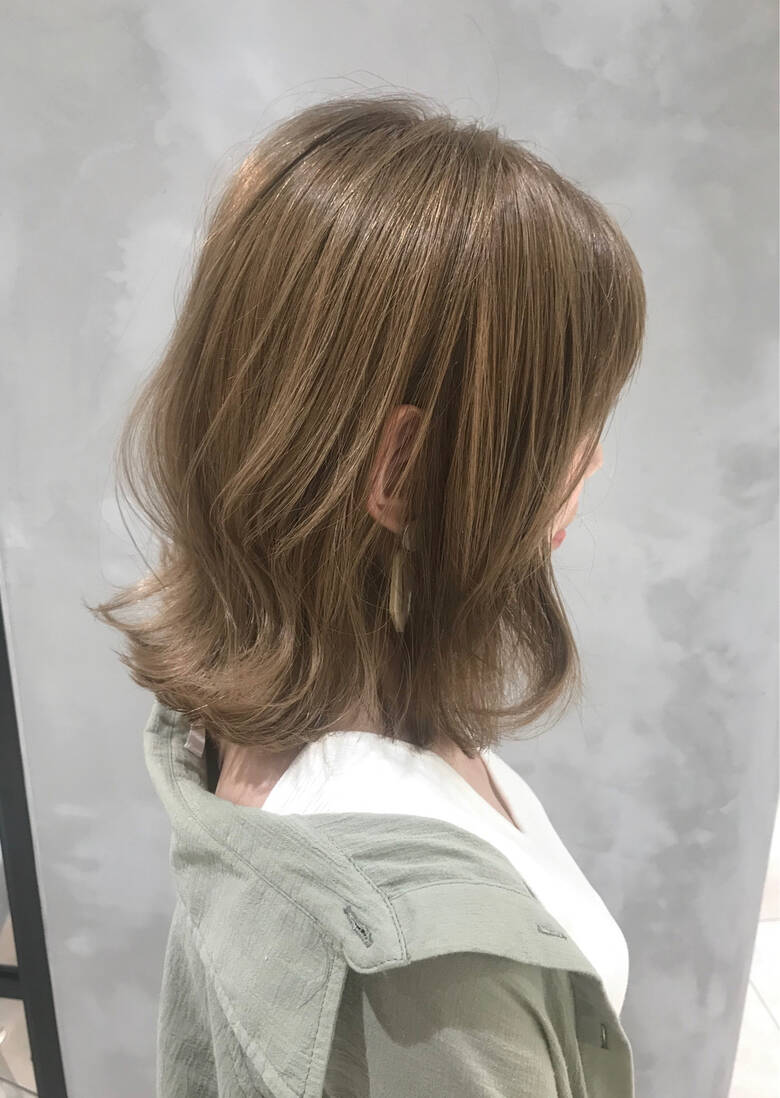 フェミニン ミルクティー 巻き髪 ミディアム Lond Robin Ikko Oguri Hair フェミニン ミルクティー 巻き髪 ミディアム Lond Robin Ikko Oguri Hair