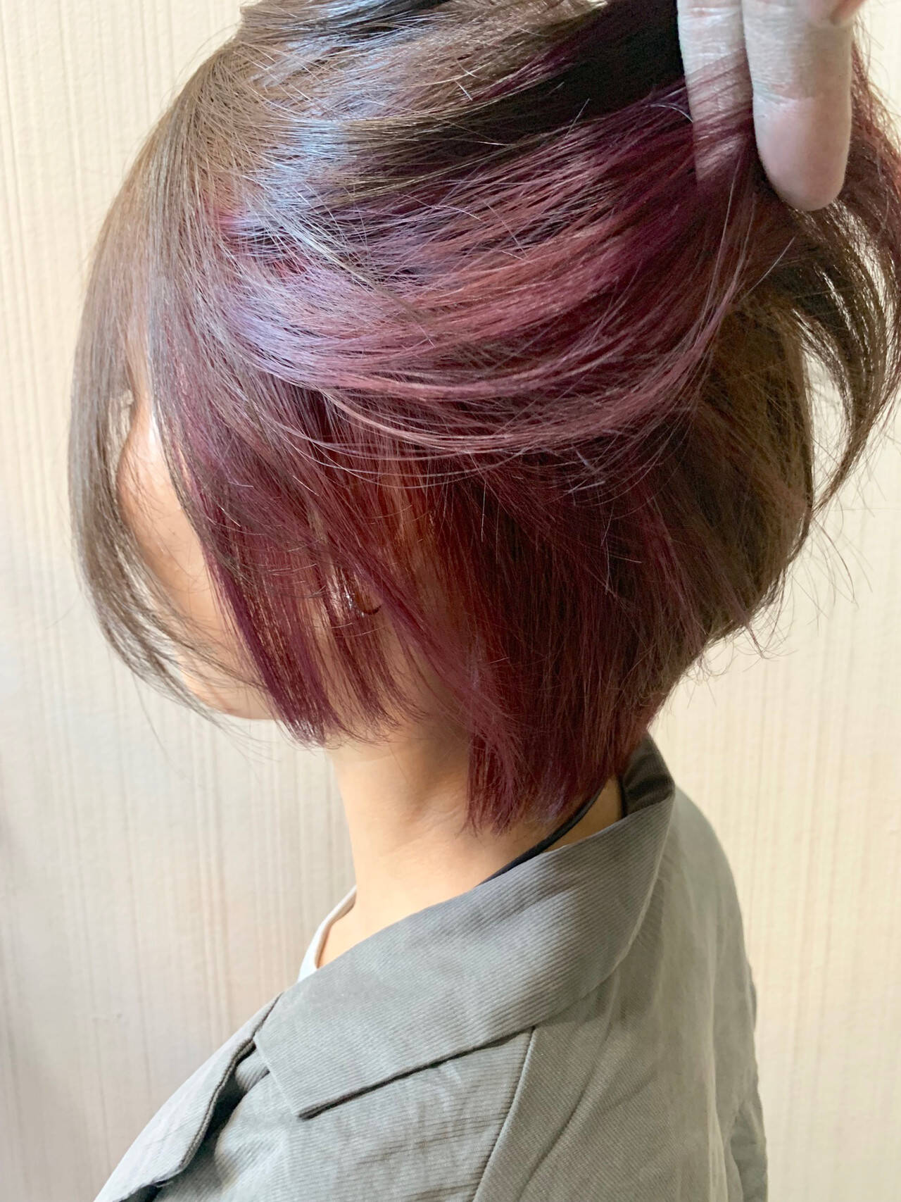 髪型 ショート インナーカラー