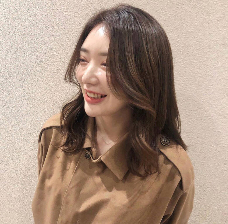 フェミニン 韓国ヘア センター分け セミロング K Two Kyoto 野上 僚太 Hair フェミニン 韓国ヘア センター分け セミロング K Two Kyoto 野上 僚太 Hair