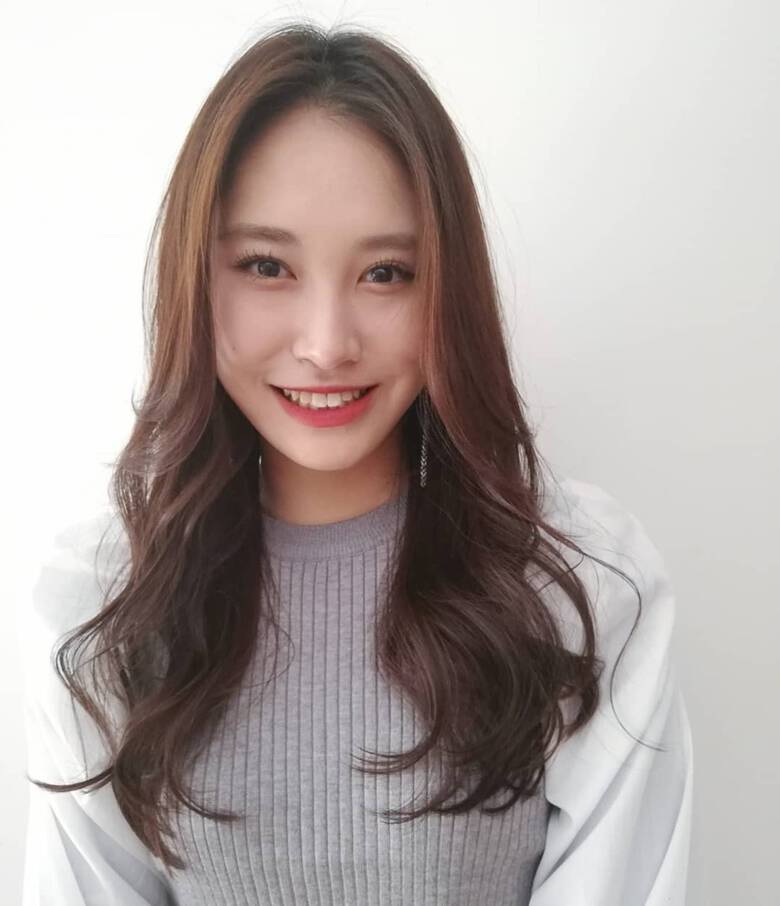 ロング エレガント 秋冬スタイル 大人ヘアスタイル E M A Premium 西部龍太 Hair