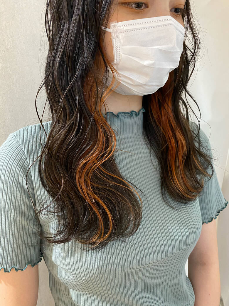 ナチュラル ロング イヤリングカラー インナーカラー Plug By Neolive 鈴木 莉愛 Hair