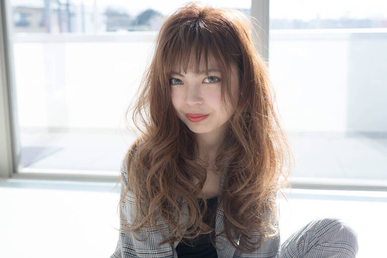 ナチュラル 波巻き ロング ナチュラル可愛い Chill Hus 小野 和摩 Hair