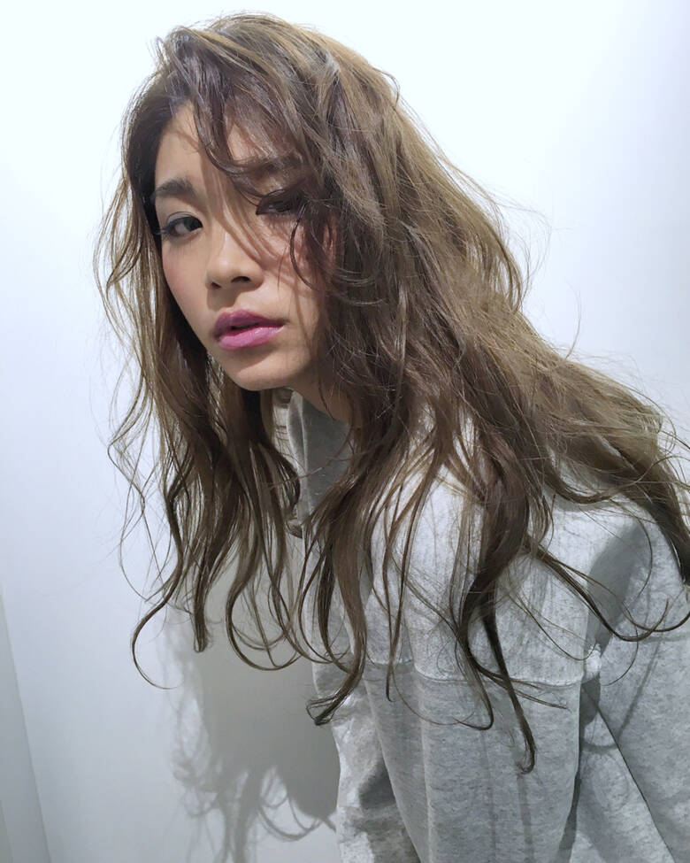 グラデーションカラー 大人かわいい 外国人風 ハイライト Assort Sachiko Handa Hair グラデーションカラー 大人かわいい 外国人風 ハイライト Assort Sachiko Handa Hair
