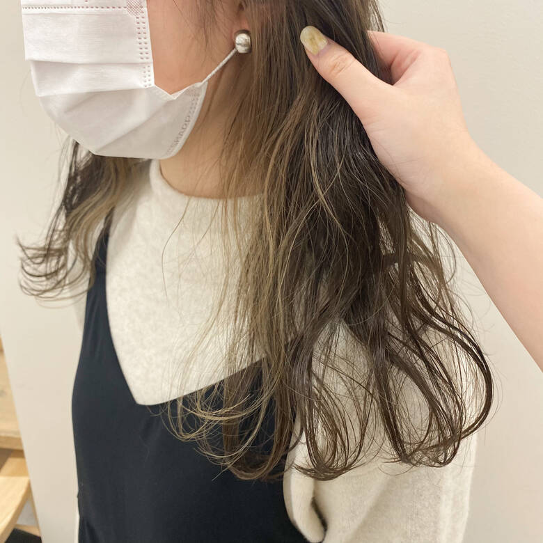 セミロング インナーカラー イヤリングカラー ナチュラル Dyplus 表参道 堀切 瑚花 Hair セミロング インナーカラー イヤリングカラー ナチュラル Dyplus 表参道 堀切 瑚花 Hair