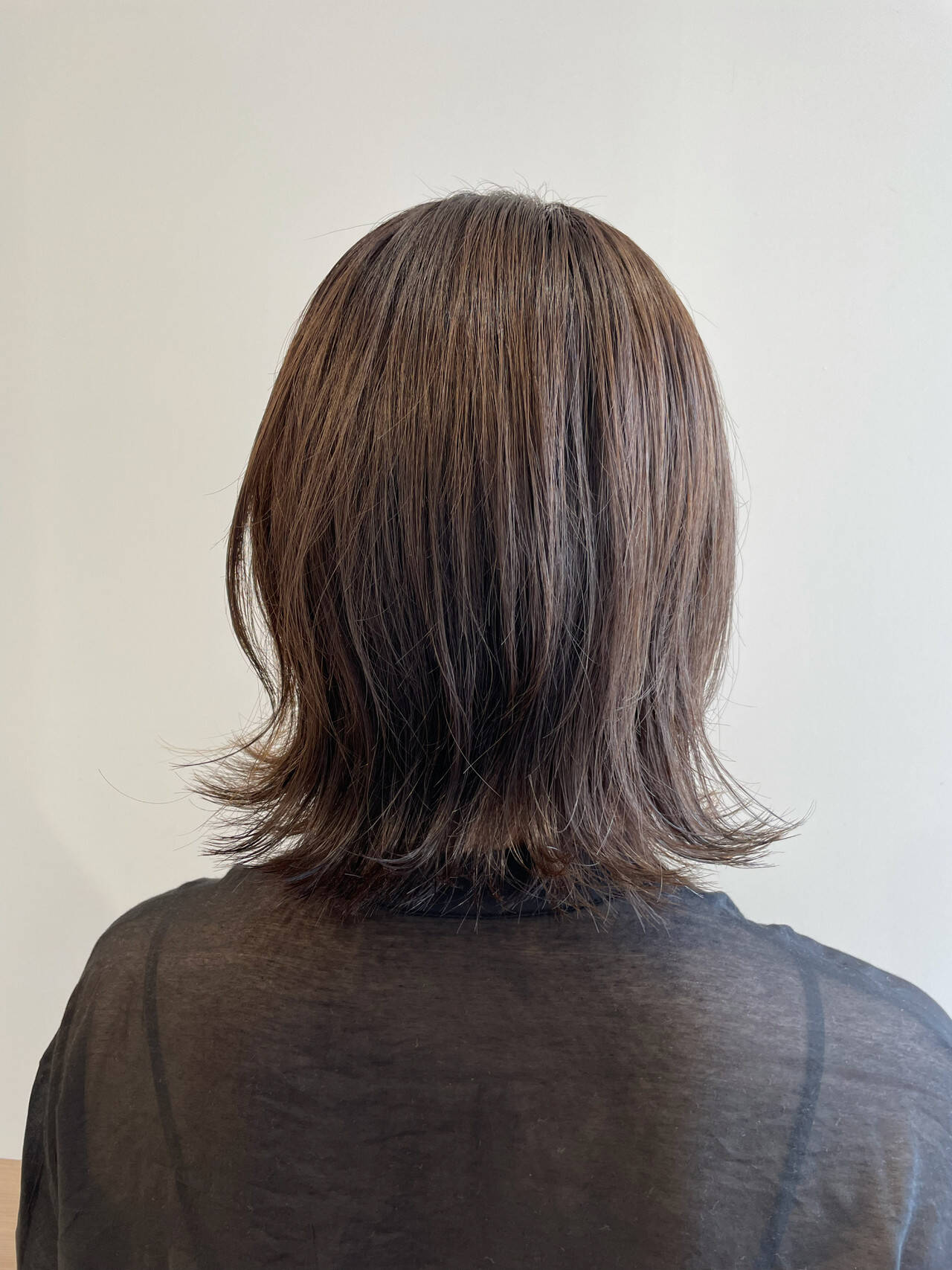 ウルフカット アッシュベージュ ミディアム アッシュグレージュ Icie 渡部朋子 6553 Hair