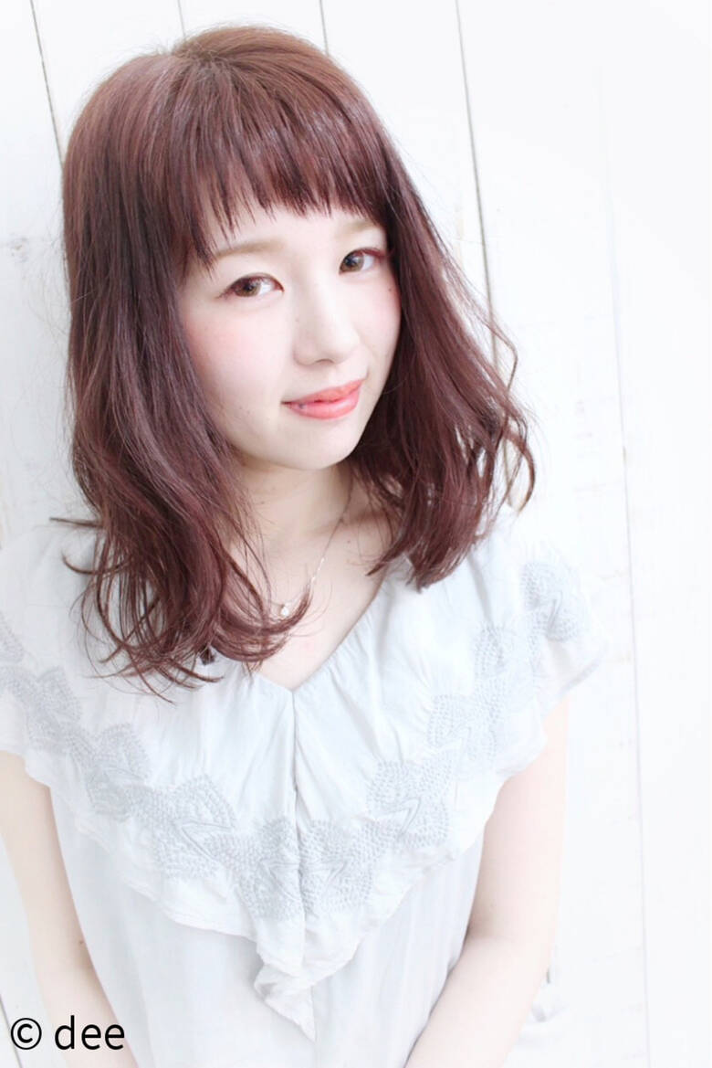 ピンク 斜め前髪 ミディアム フェミニン Dee Dee Hair