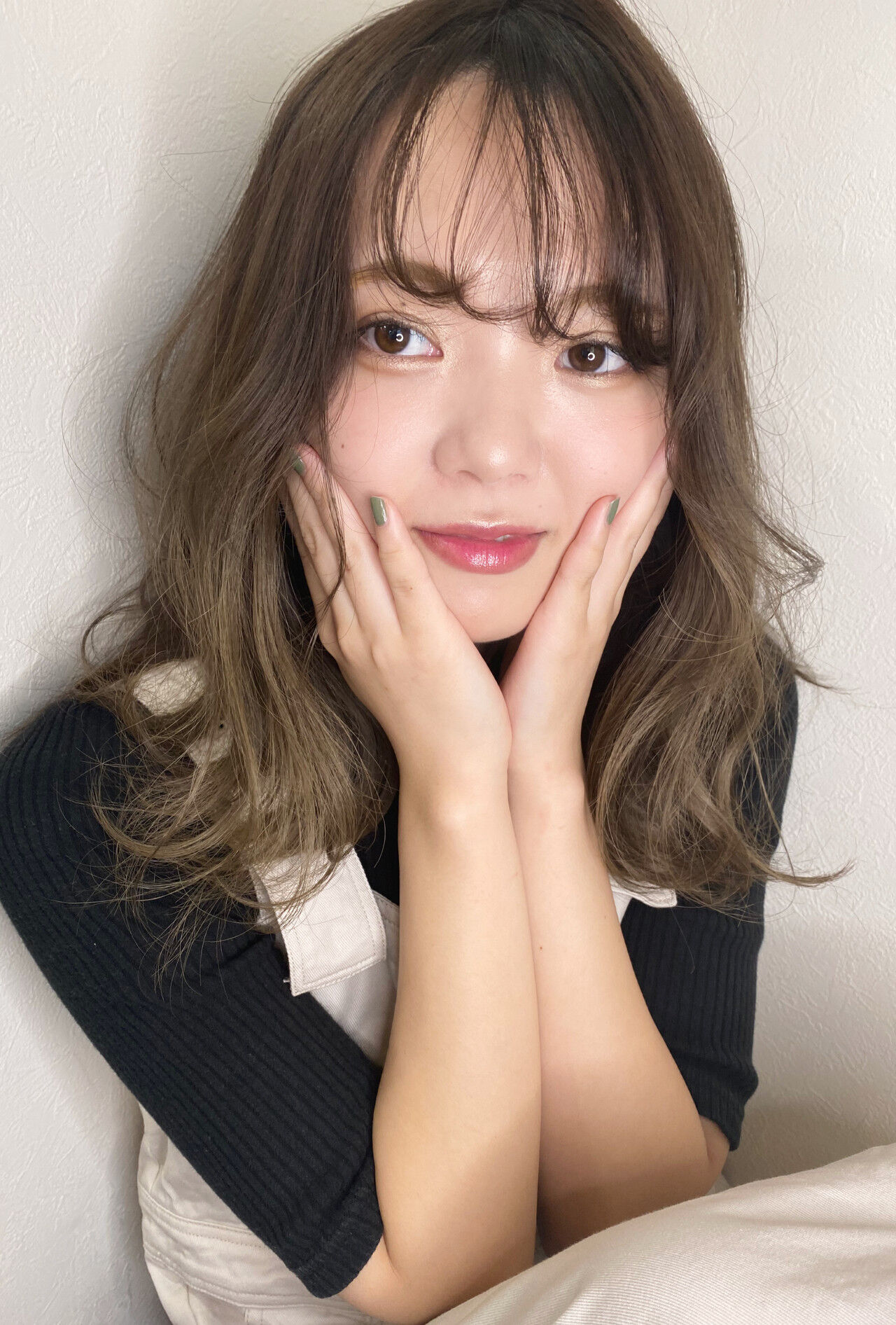 【丸顔さん】顔周りのウェーブでフェイスラインを隠す 山崎雄太のヘアカタログ | Vida creative hair salon