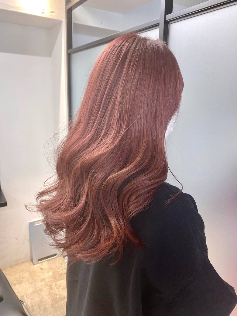 ピンクベージュ ナチュラル インナーカラー ピンクパープル シェアサロンsalowin 槙山ユースケ フリーランス美容師 明治神宮前原宿 Hair