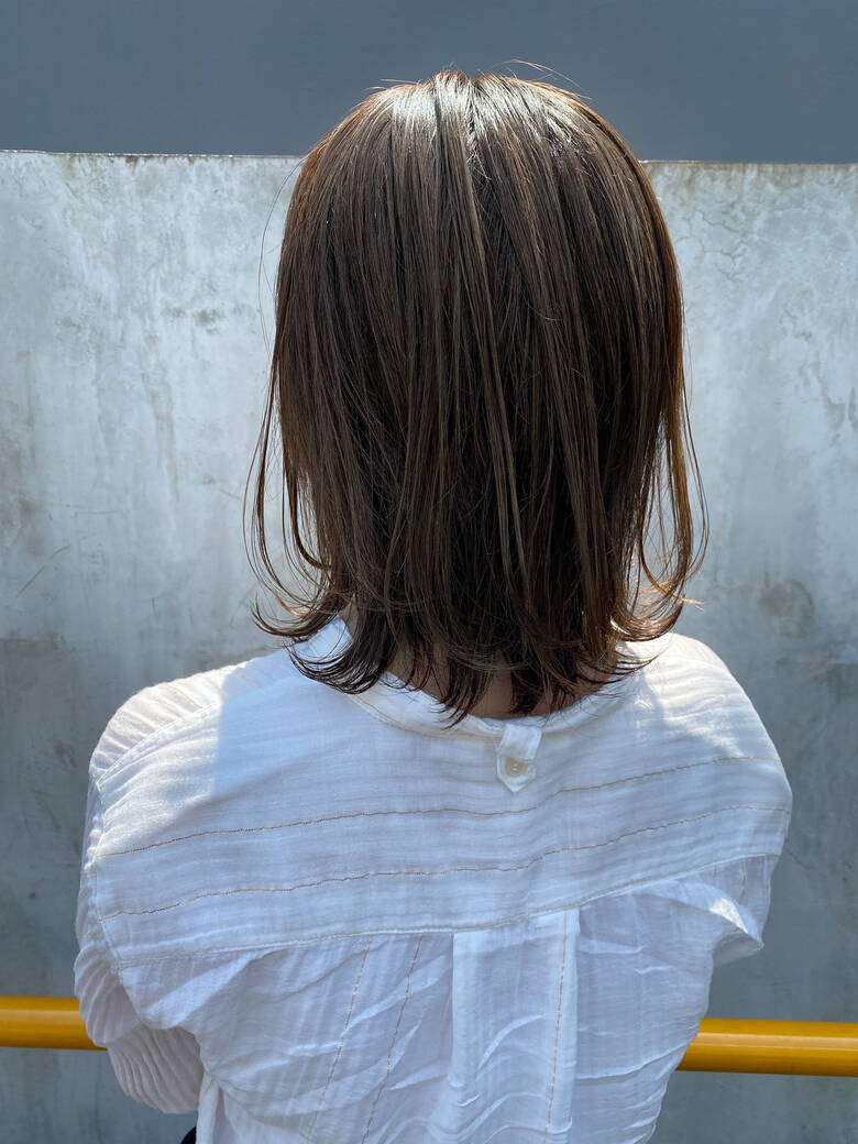 ナチュラル ミディアム アッシュグレージュ 切りっぱなしボブ Plug By Neolive 小林進 5925 Hair