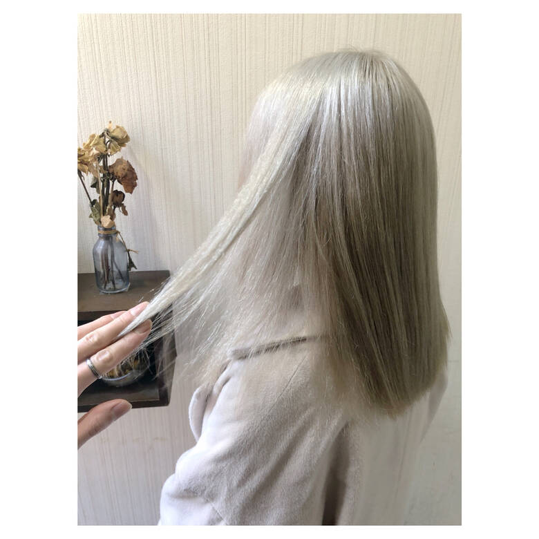 ホワイトアッシュ ホワイトブリーチ ホワイトカラー ミディアム Tomcat クラ Hair