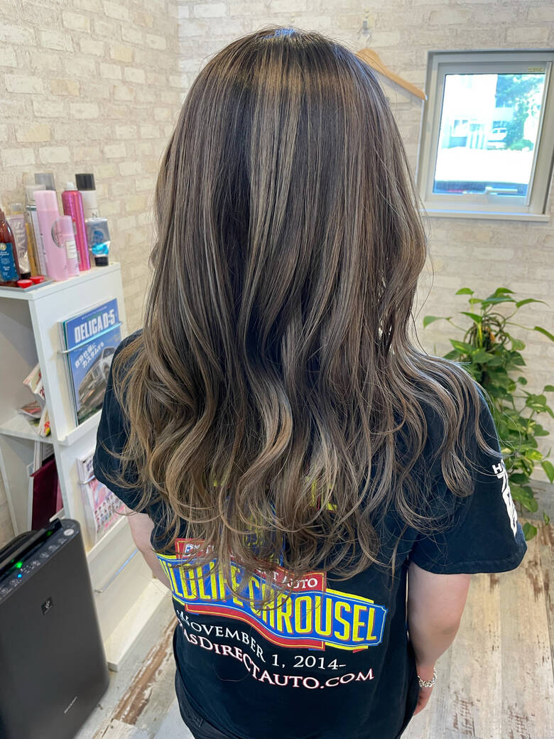 ミルクティー バレイヤージュ ロング ストリート Hair Update Nest 荒谷 俊輔 Hair