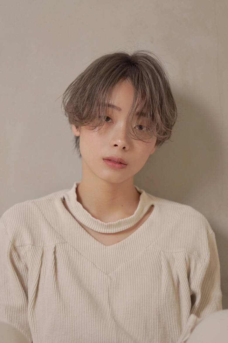 ハンサムショート ミルクティーグレージュ グレージュ 透け感ヘア Salon Nvy 星野 将 Hair