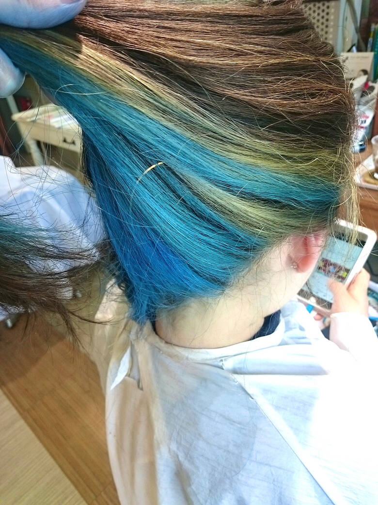 インナーカラー 派手髪 ブルー セミロング 花鳥風月total Beauty 小川宏人 Hair