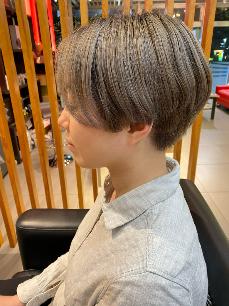 ショートヘア ミルクティーグレージュ ショート ハイトーンカラー グロウ 今野 誠也 Hair
