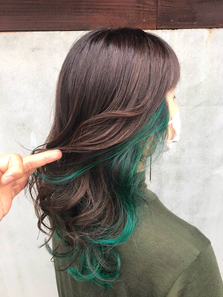 インナーカラー ウルフカット セミロング グリーン Nagon Style Kiminori Sato Hair