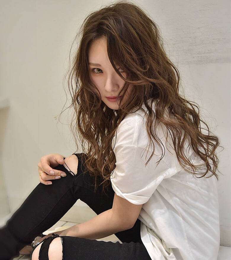 フェミニン 斜め前髪 大人女子 ウェーブ Baroque 立川 Newtonグループ 石田裕紀 Hair