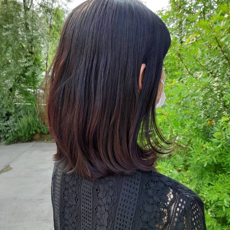 ミディアム インナーカラー エレガント ウルフカット Rebloom 加藤 雅大 Hair ミディアム インナーカラー エレガント ウルフカット Rebloom 加藤 雅大 Hair