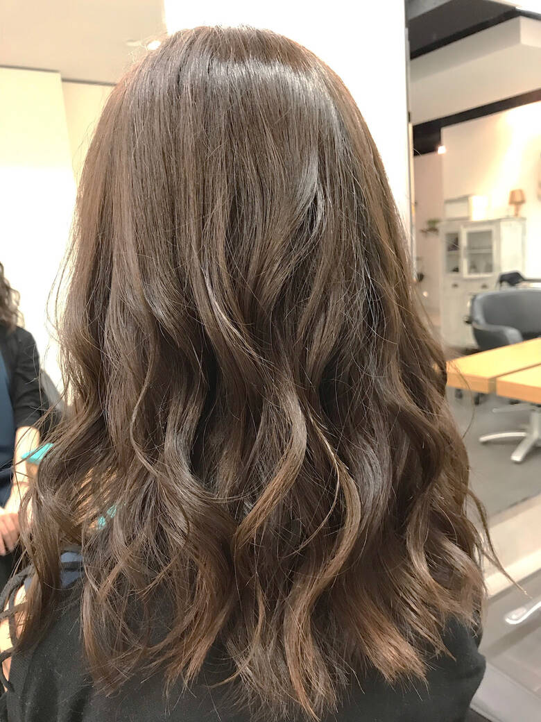 ツヤ髪 モテ髪 フェミニン ゆるウェーブ Noeud Omotesando 岩田ヒロシ Hair