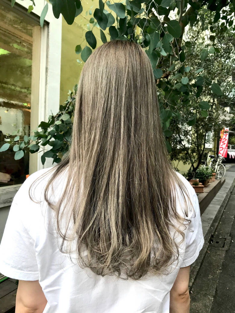 ミルクティーグレージュ ロング スモーキーアッシュ 透明感カラー Neolive Ora 野澤忠相 Hair ミルクティーグレージュ ロング スモーキーアッシュ 透明感カラー Neolive Ora 野澤忠相 Hair