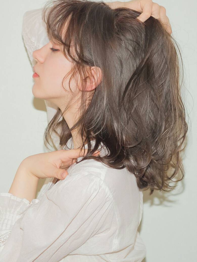 フェミニン アッシュ セミロング 前髪あり Anzie 渡辺 一正 Hair