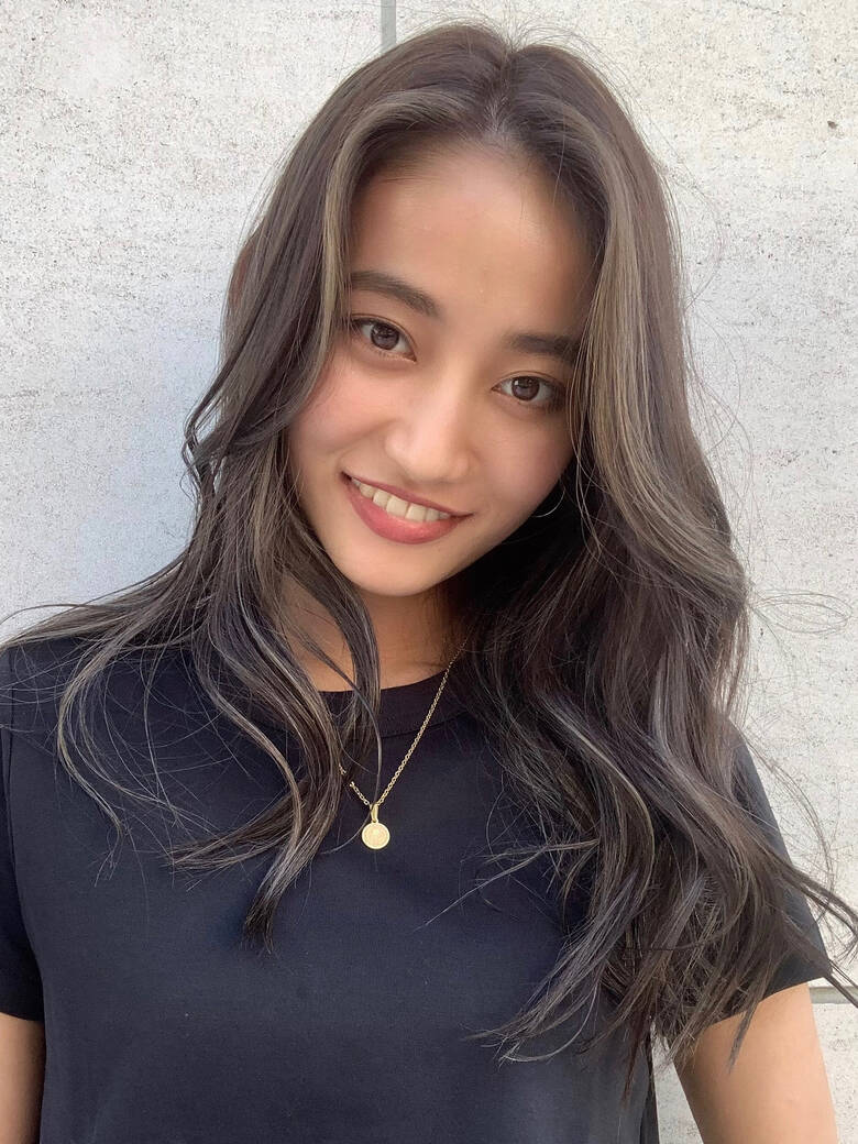 ロング 外国人風カラー グレージュ ナチュラル Roena 高橋ジロウ Roena 原宿 表参道 Hair