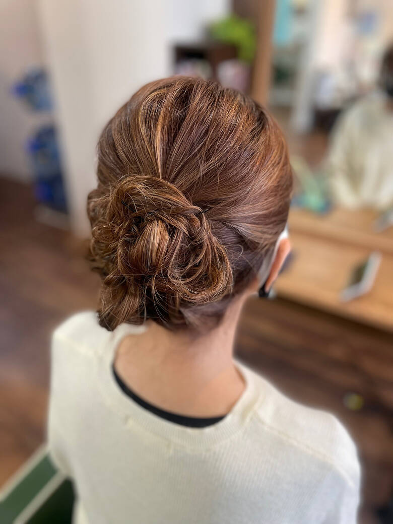 ナチュラル 丸顔 大人ハイライト 結婚式ヘアアレンジ Design Fam Kimie Hair