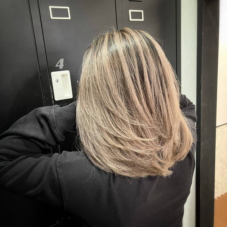 レイヤーカット ミディアム バレイヤージュ 外国人風カラー フリーランス アンドウ ユウ バレイヤージュ ハイライト Hair