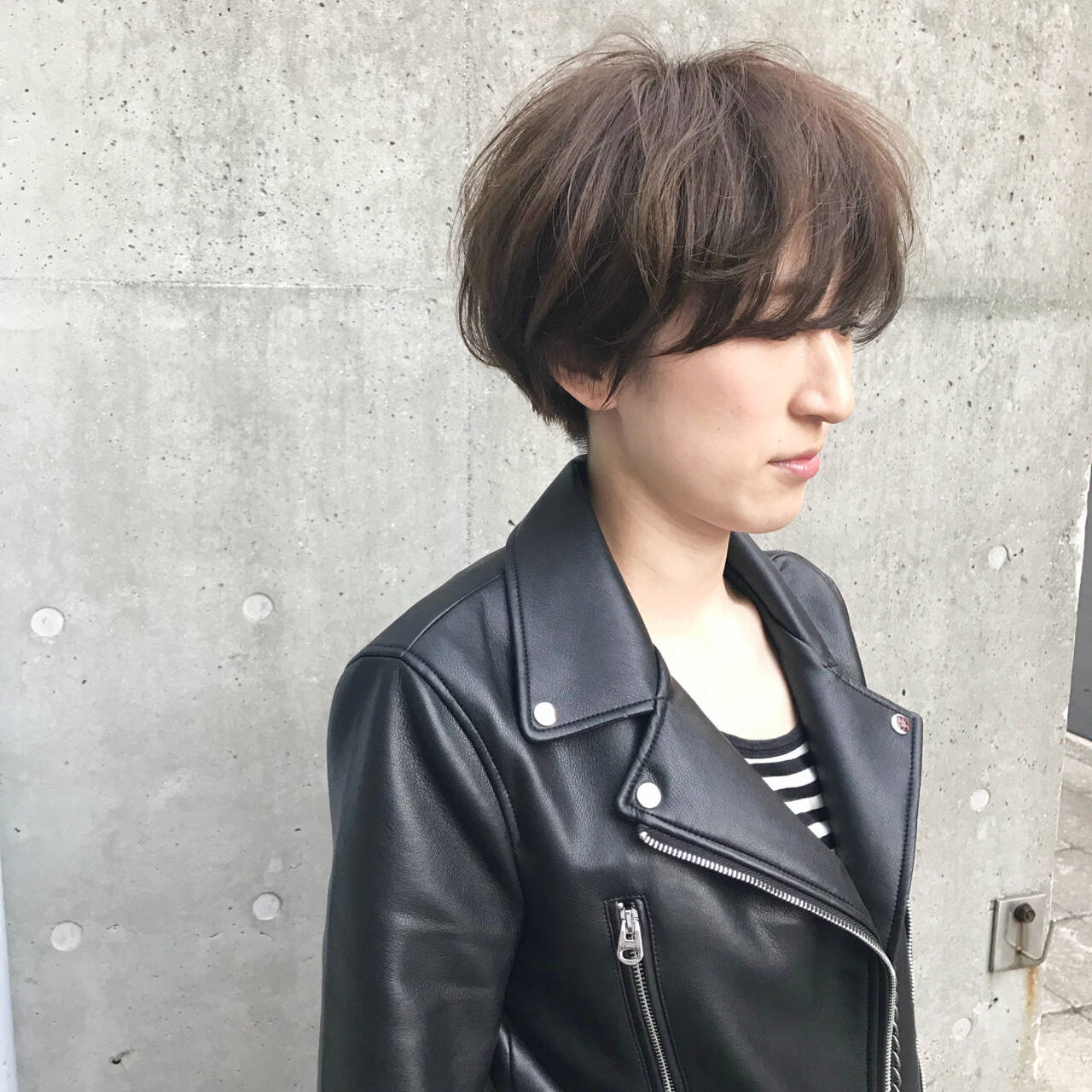 髪型 ショート アッシュグレー