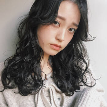 分け目を変えて印象アップを目指そう Hair