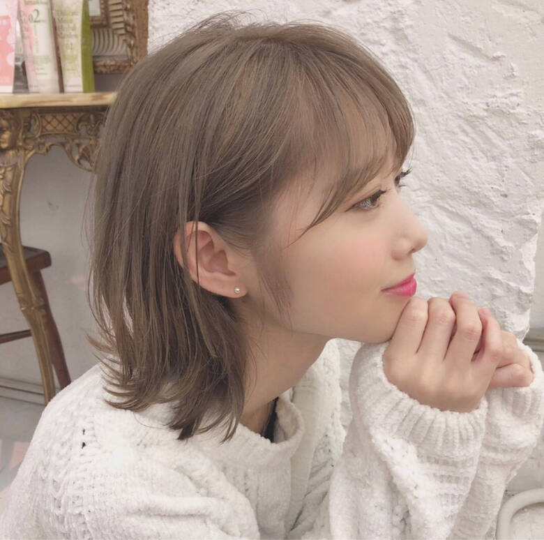 おフェロ ボブ 外ハネ プラチナムカラー 橋本萌 Hair