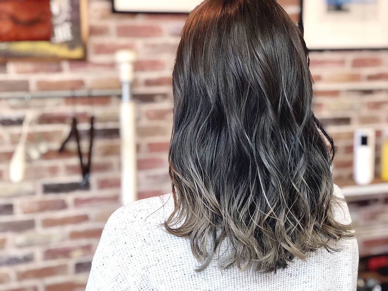 グラデーションカラー ミディアム グラデーション アッシュグレージュ Salon De Belle 長尾育美 Hair